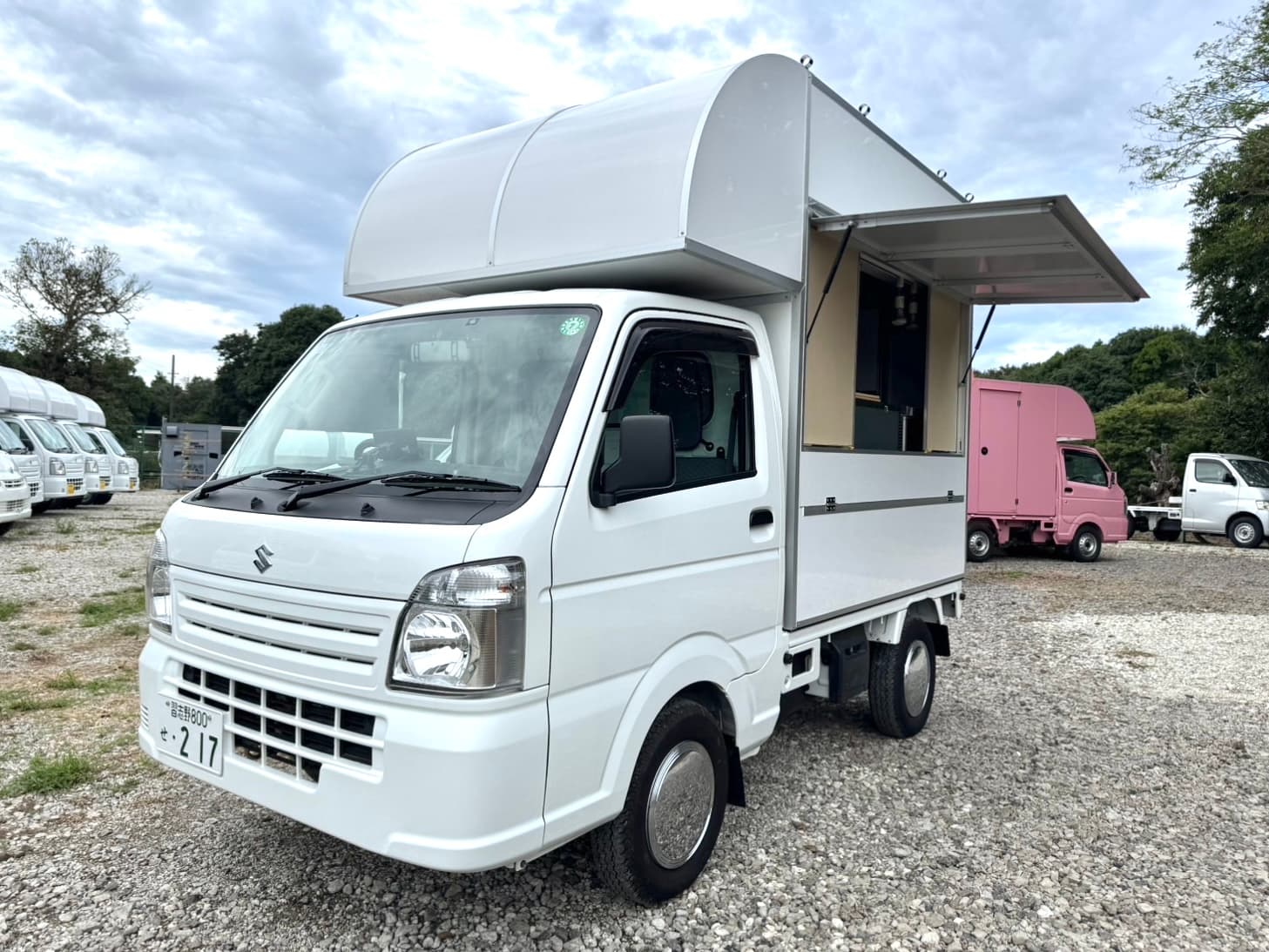 キッチンカーの写真 前面
