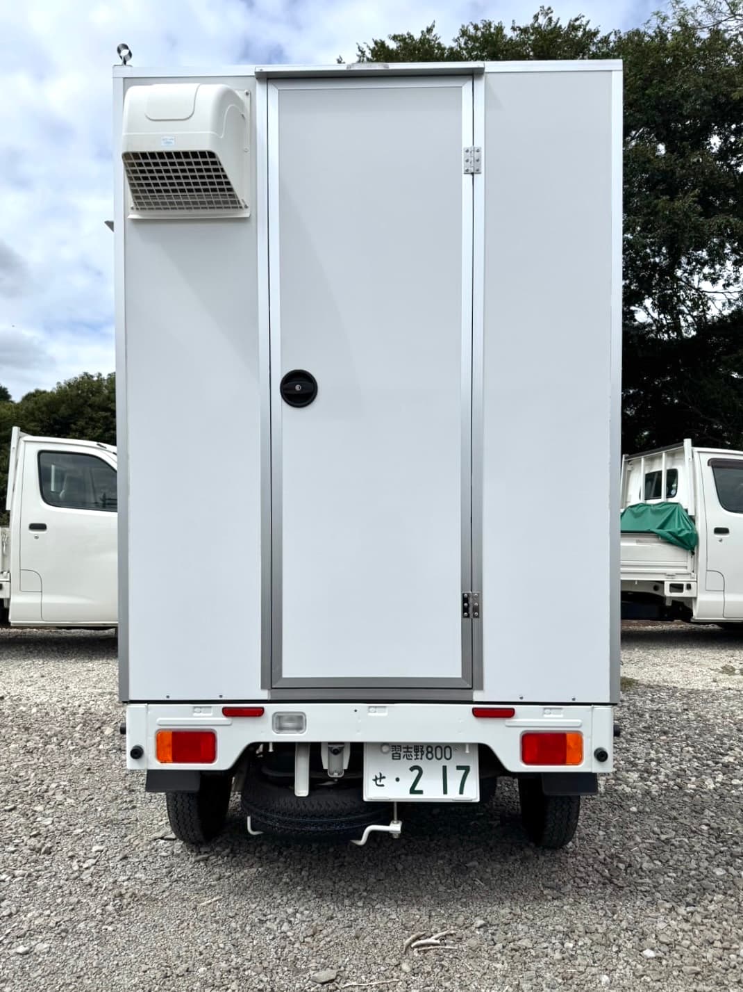 キッチンカーの写真 背面